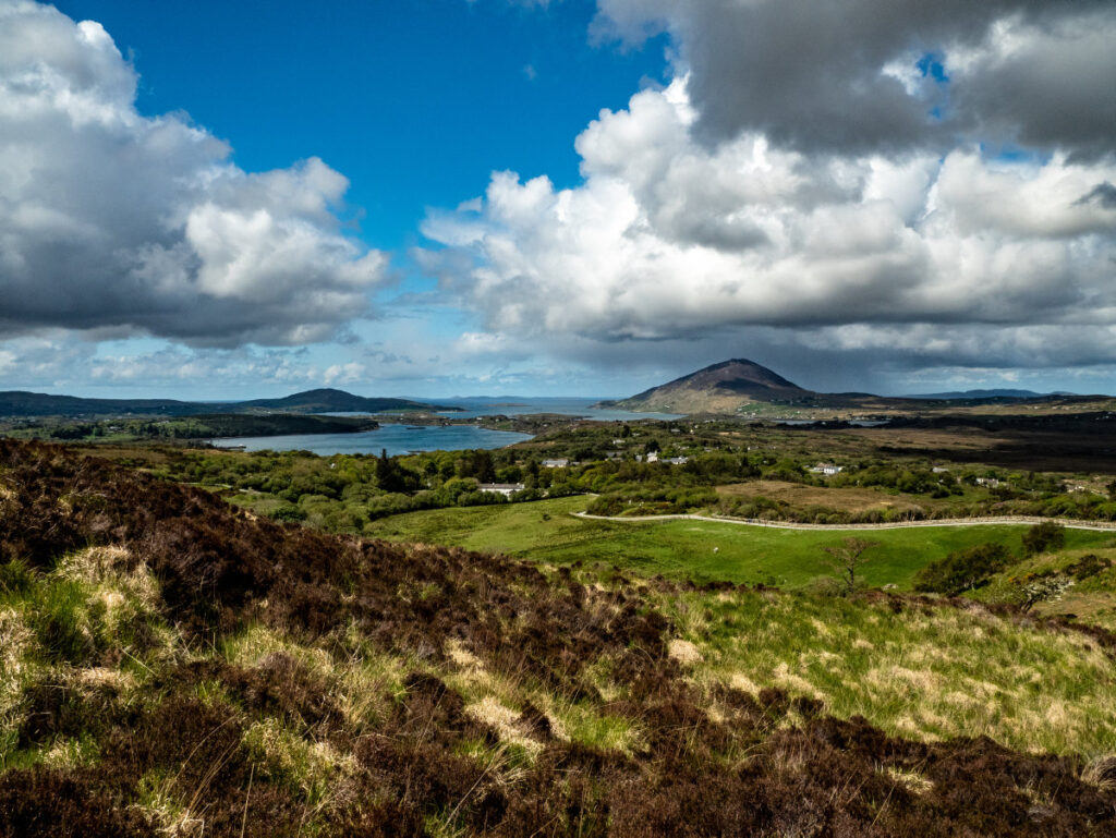 Connemara National Park bei Letterfrack  liegt am Fusse der Twelve Bens. Gute Wanderwege, ein Infozentrum und eine grandiose Rundsicht erwartet die Besucher Irland