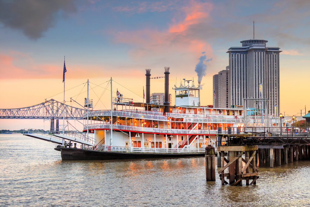 New Orleans paddle steamer in Mississippi river in New Orleans,   Louisiana LEA Südstaaten