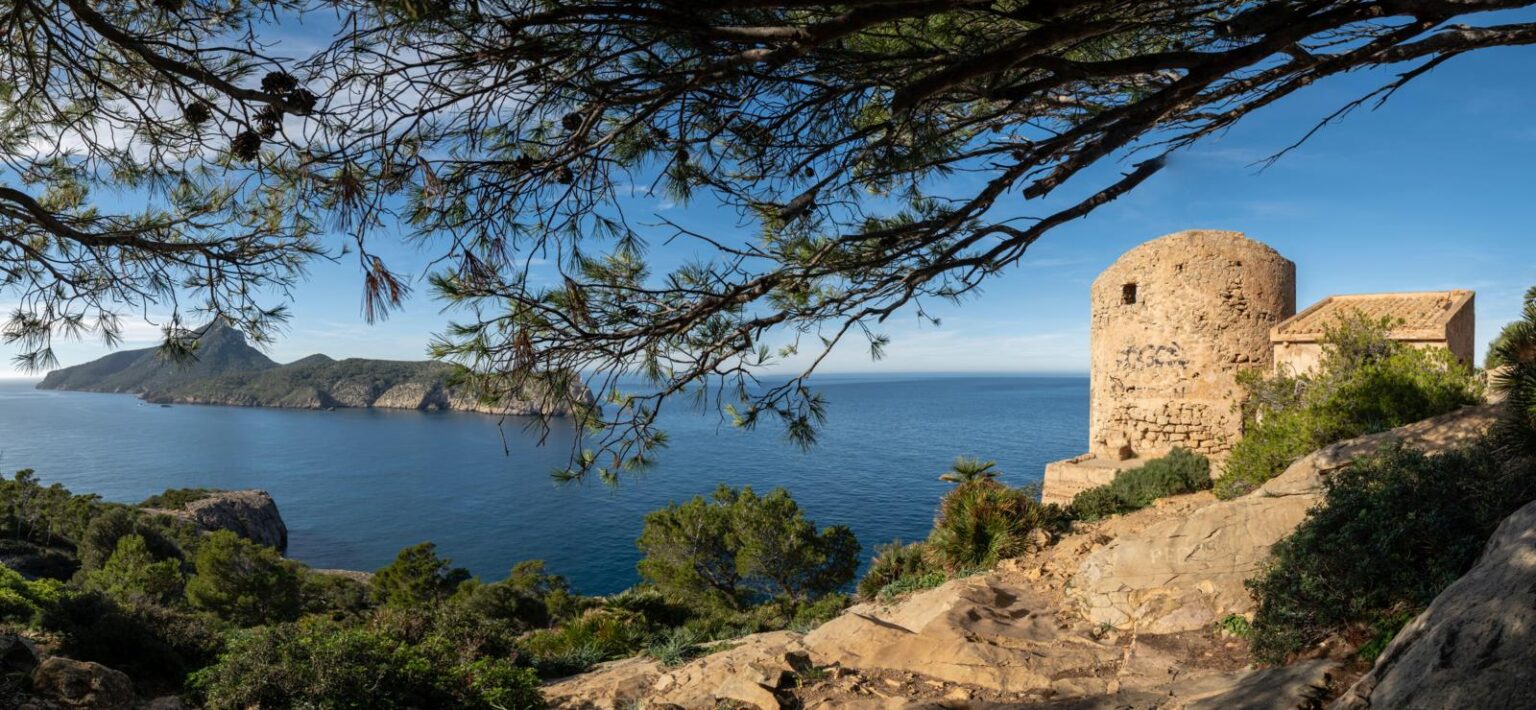 Torre de Cala en Basset in Sant Elm