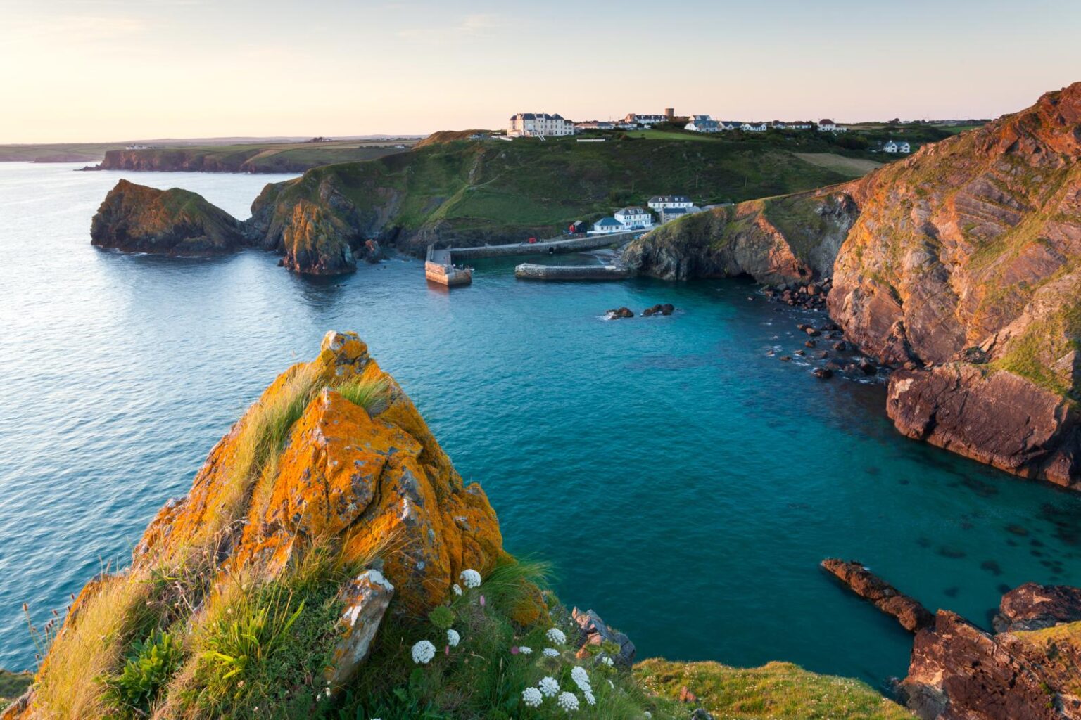 Der Hafen von Mullion Cave