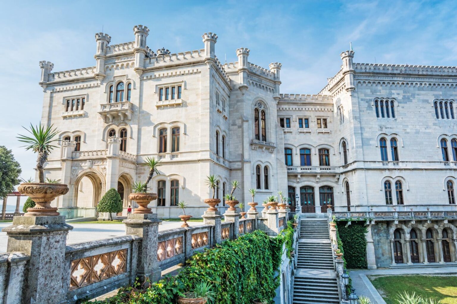 Das Schloss Miramare bei Triest