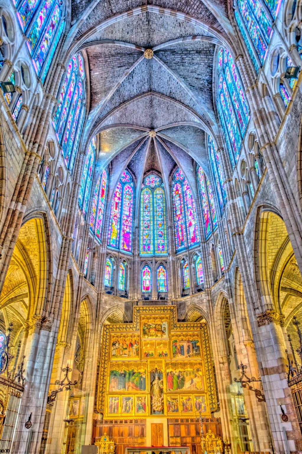 Die Fenster der Kathedrale in León Die Fenster der Kathedrale in León