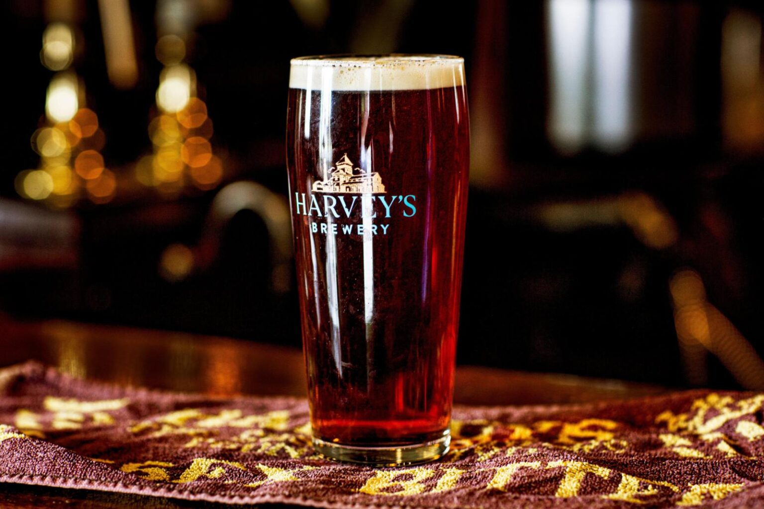 Geniessen Sie ein regionales Bier an der Quiz Night im Pub